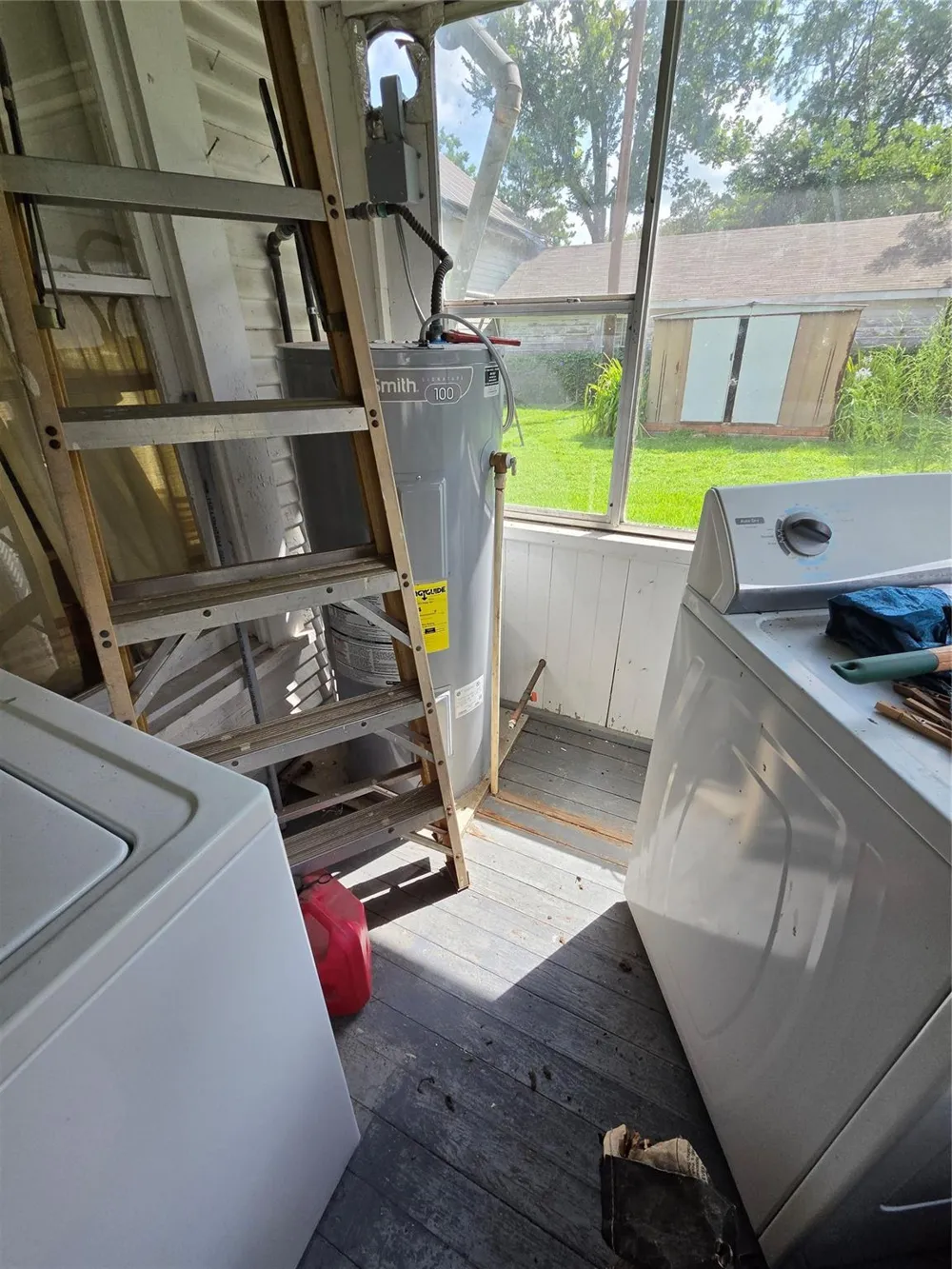 421 S La Salle Navasota, TX 77868