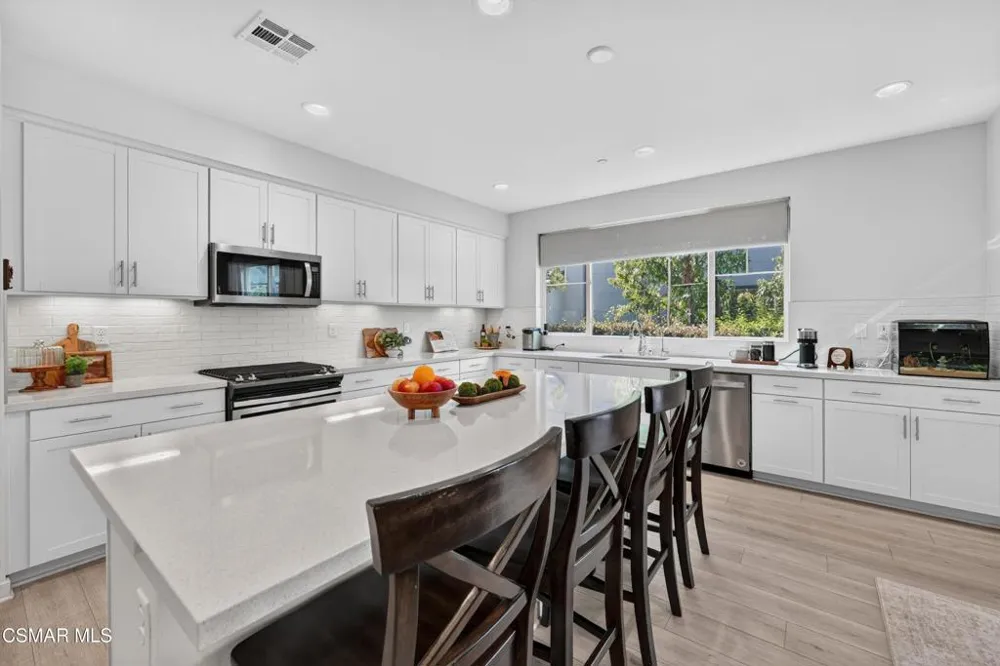 122 Red Brick Drive #6 Simi Valley, CA 93065