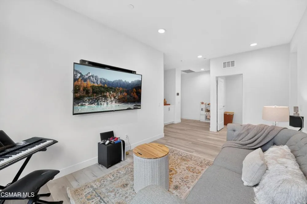 122 Red Brick Drive #6 Simi Valley, CA 93065