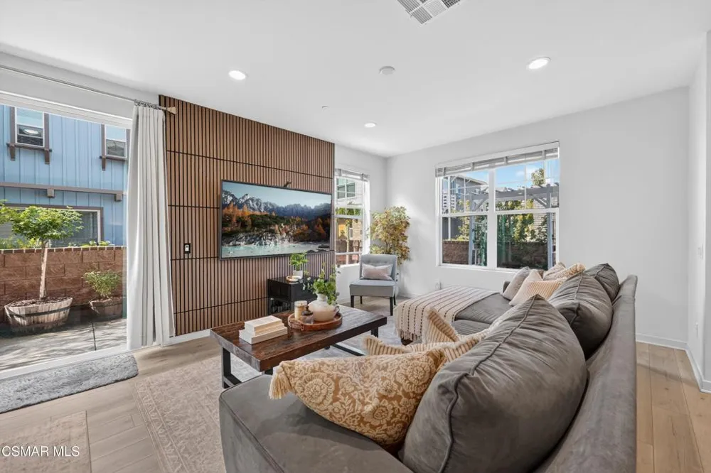 122 Red Brick Drive #6 Simi Valley, CA 93065