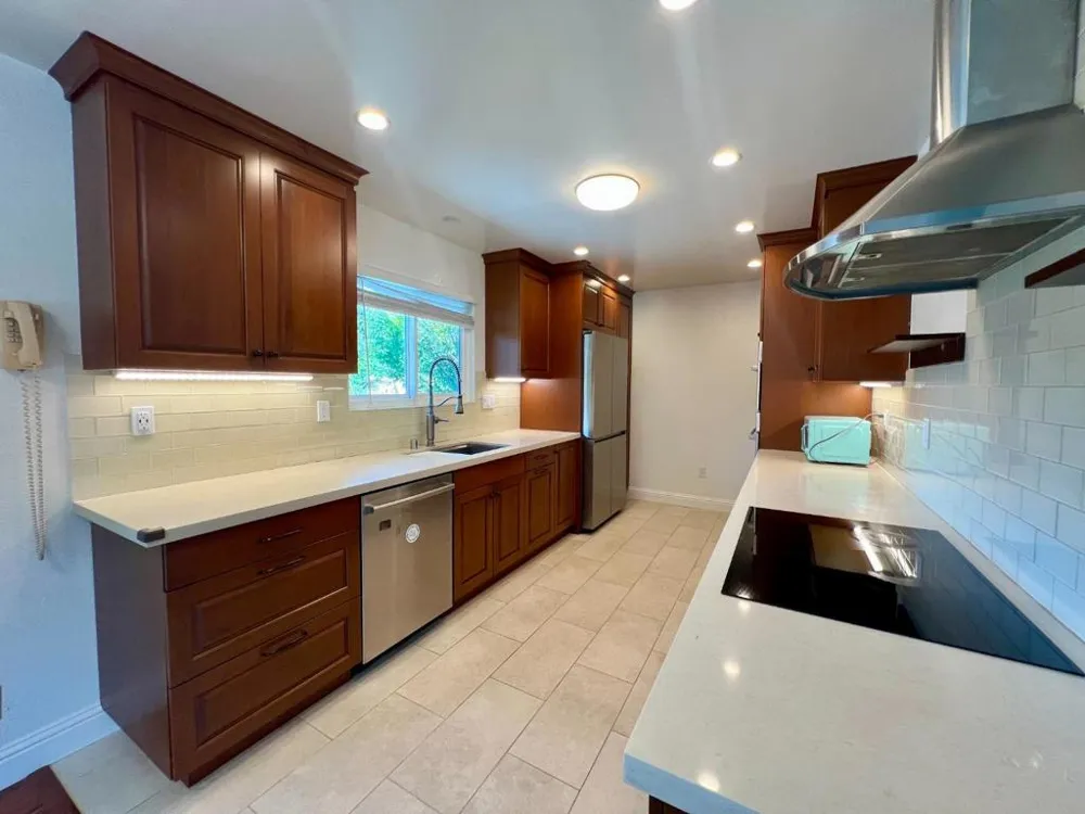 2816 San Juan Boulevard Belmont, CA 94002