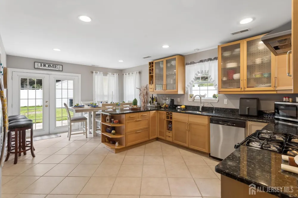 531 Manor Road Beverly, NJ 08010
