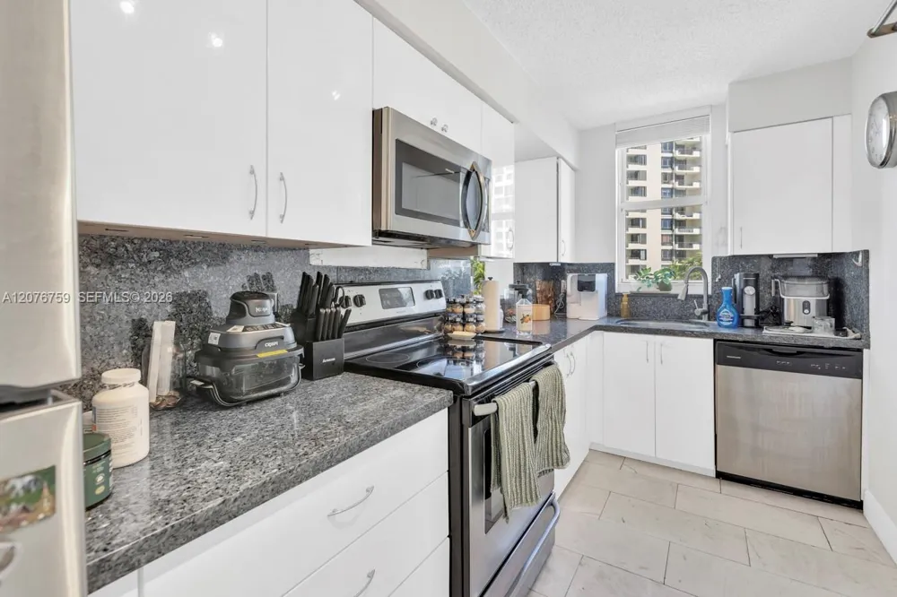 770 CLAUGHTON ISLAND DR #601 Miami, FL 33131