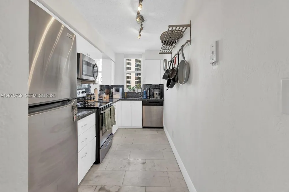 770 CLAUGHTON ISLAND DR #601 Miami, FL 33131