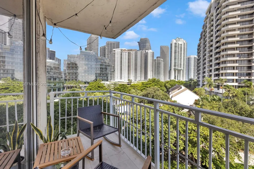770 CLAUGHTON ISLAND DR #601 Miami, FL 33131