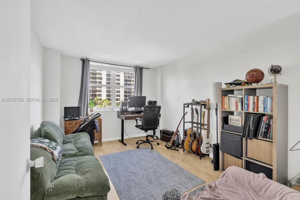 770 CLAUGHTON ISLAND DR #601 Miami, FL 33131