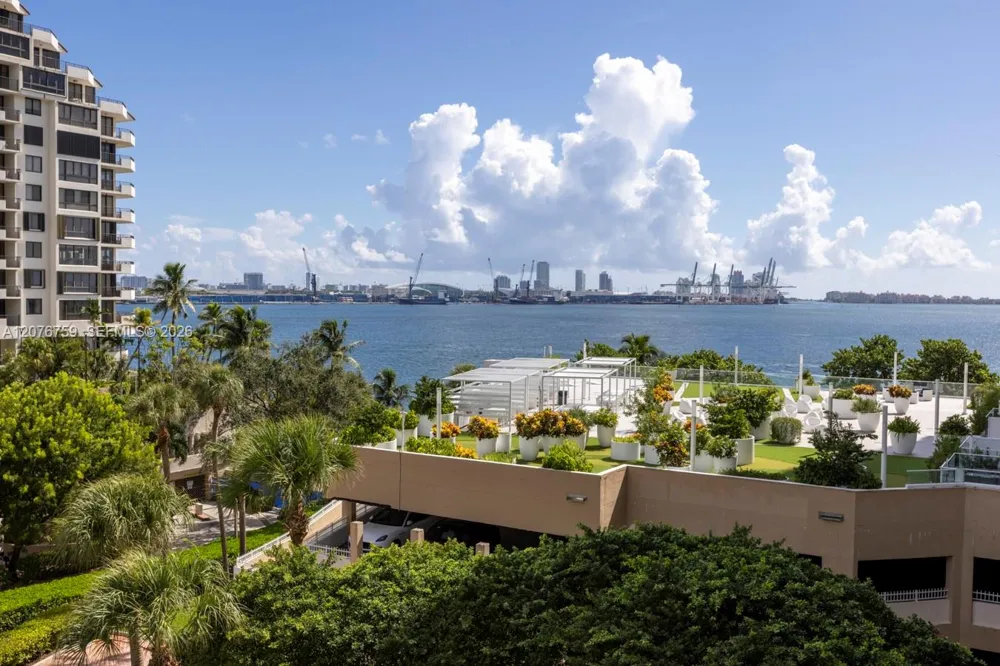 770 CLAUGHTON ISLAND DR #601 Miami, FL 33131
