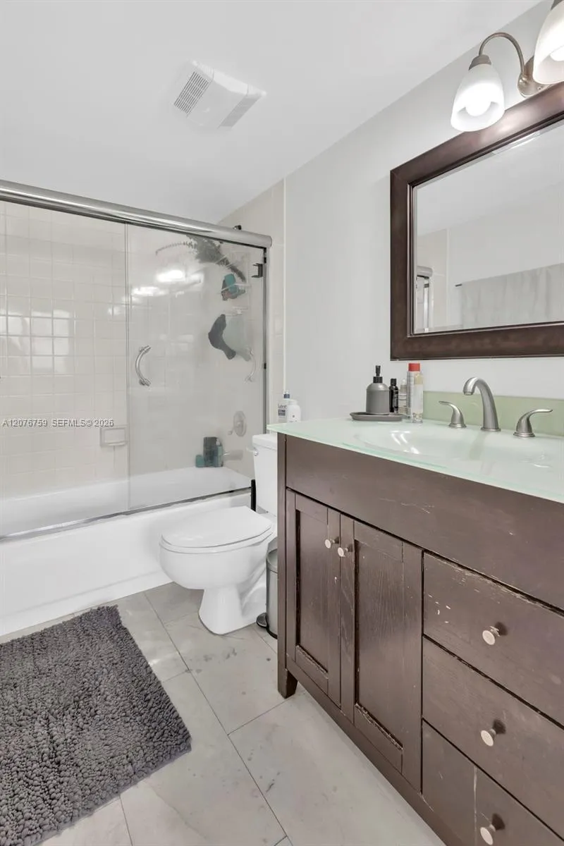 770 CLAUGHTON ISLAND DR #601 Miami, FL 33131
