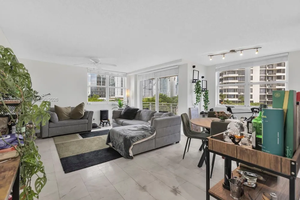 770 CLAUGHTON ISLAND DR #601 Miami, FL 33131