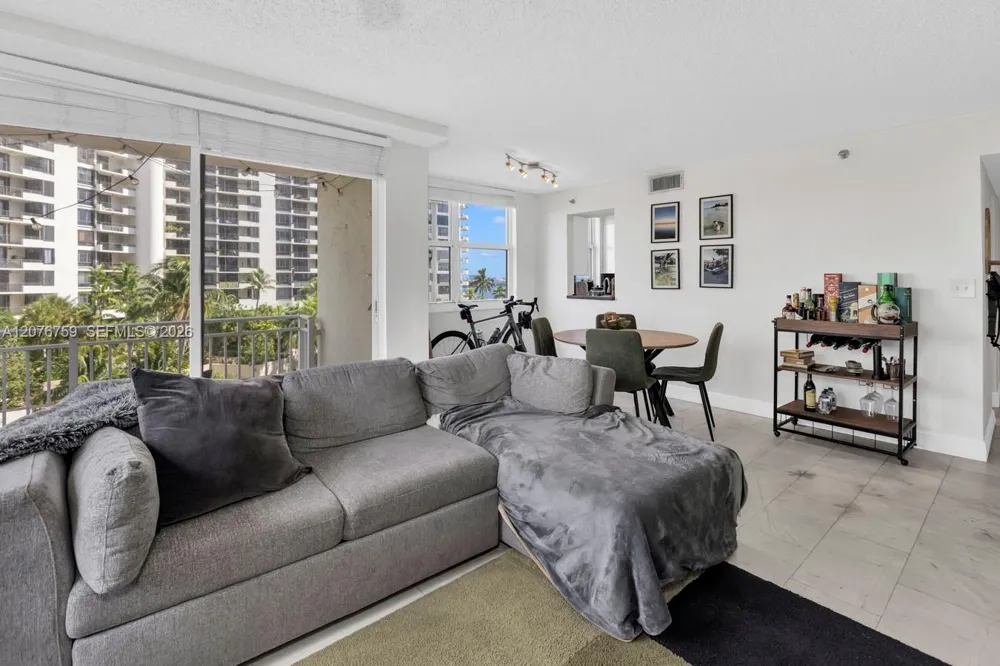 770 CLAUGHTON ISLAND DR #601 Miami, FL 33131