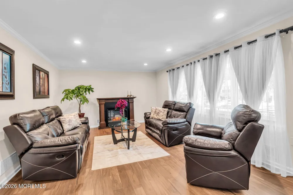 13 Jeffrey Lane East Windsor, NJ 08520