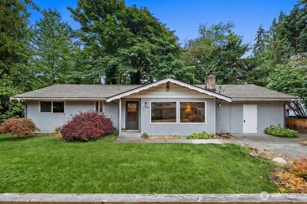 19524 14th Avenue NE Shoreline, WA 98155