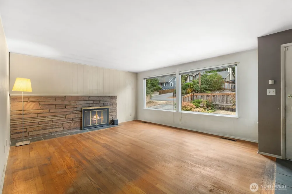 19524 14th Avenue NE Shoreline, WA 98155