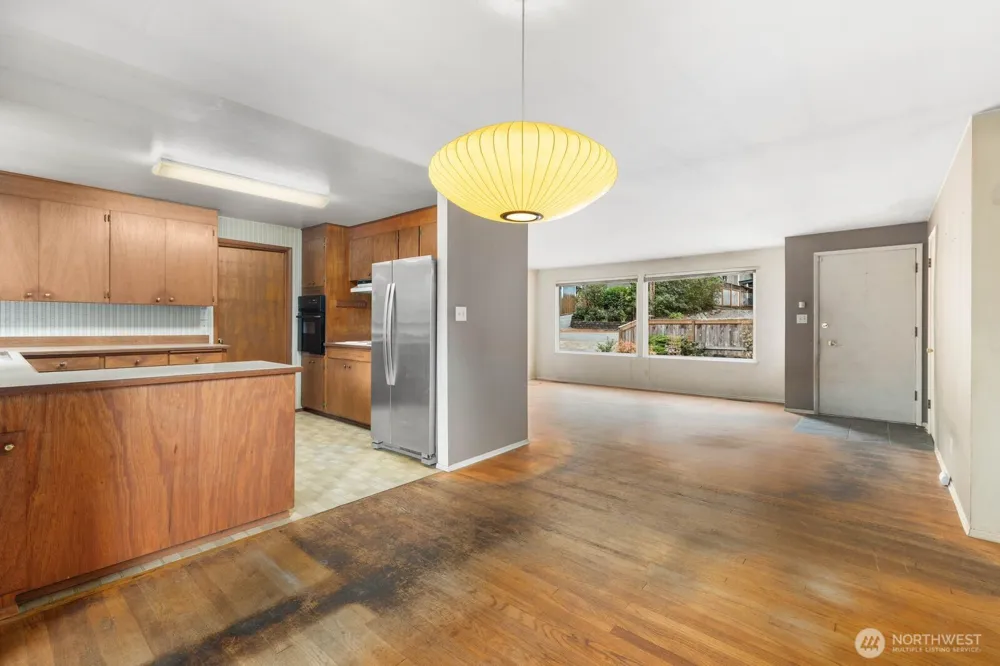 19524 14th Avenue NE Shoreline, WA 98155