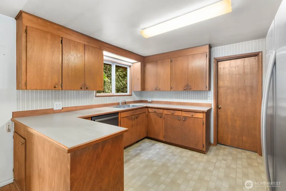 19524 14th Avenue NE Shoreline, WA 98155