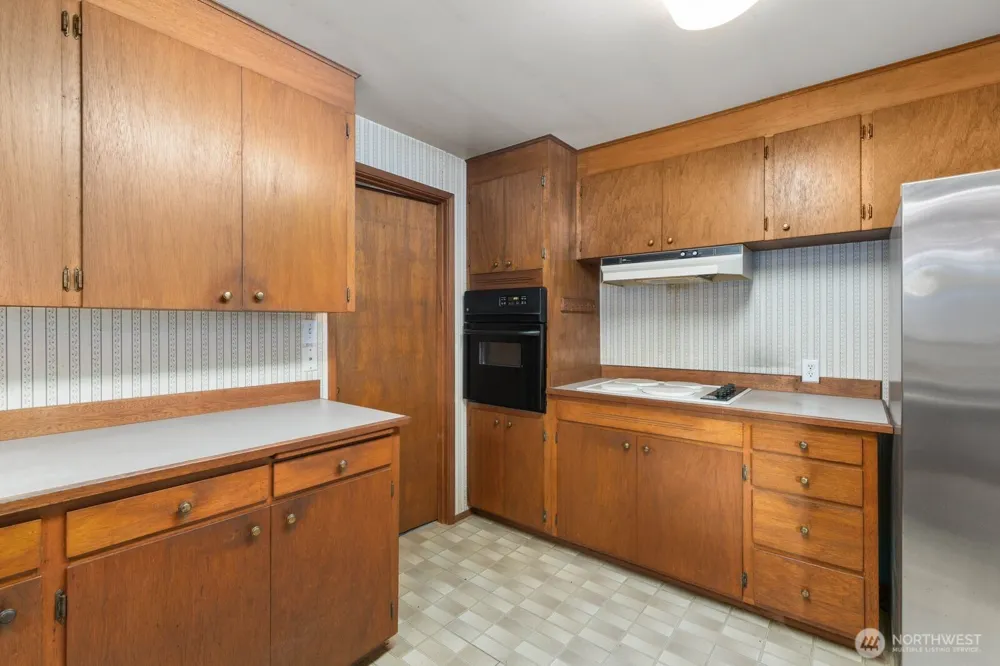 19524 14th Avenue NE Shoreline, WA 98155