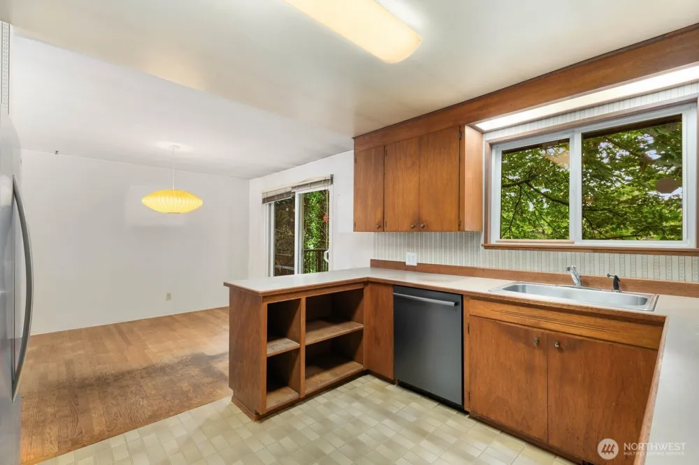 19524 14th Avenue NE Shoreline, WA 98155