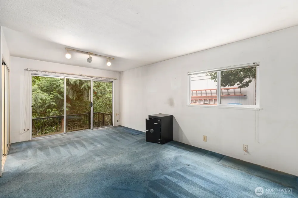 19524 14th Avenue NE Shoreline, WA 98155