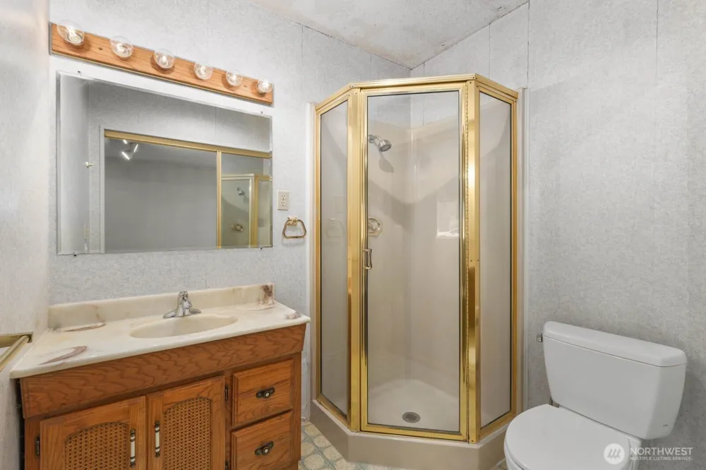 19524 14th Avenue NE Shoreline, WA 98155