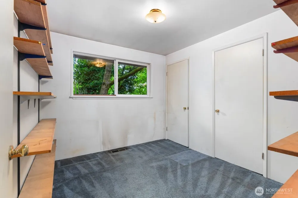 19524 14th Avenue NE Shoreline, WA 98155