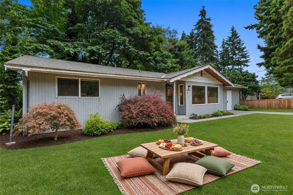 19524 14th Avenue NE Shoreline, WA 98155