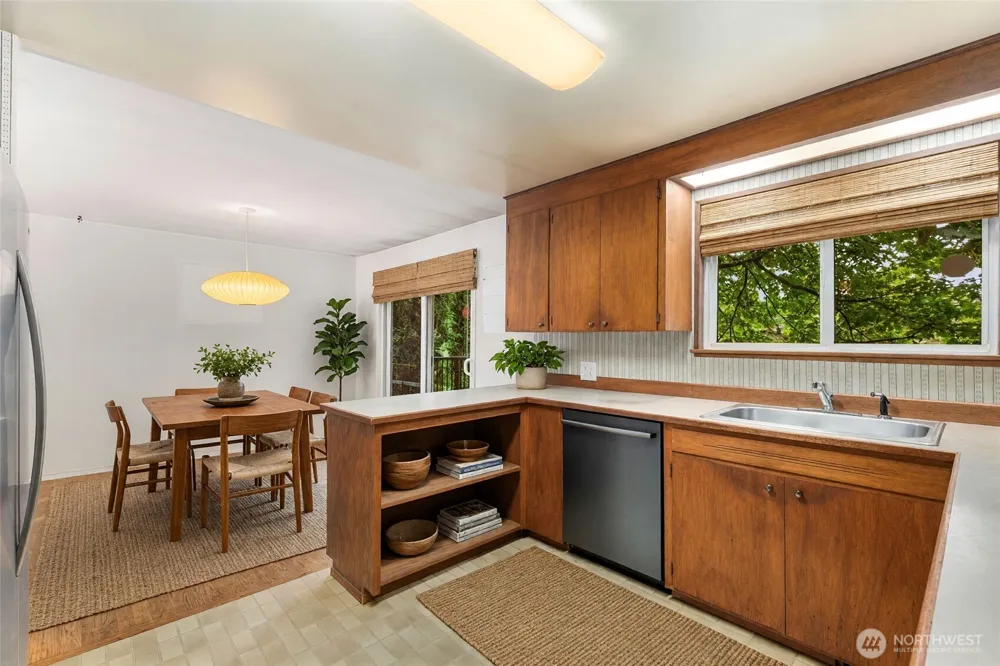 19524 14th Avenue NE Shoreline, WA 98155