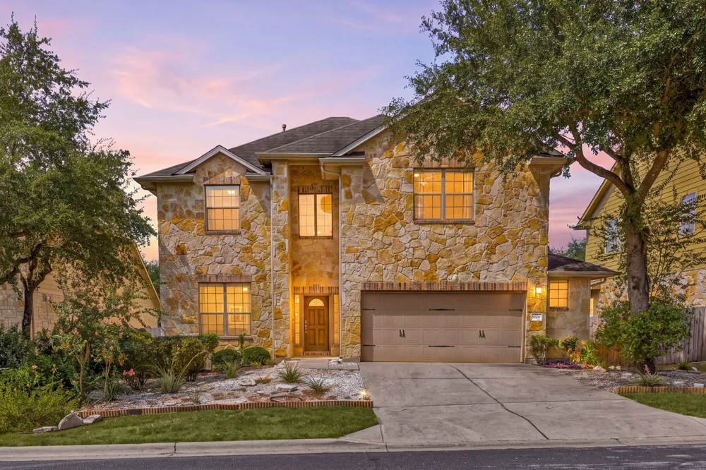 8608 Alophia Drive Austin, TX 78739