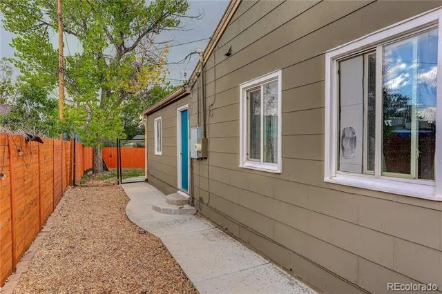 937 Kramer Court Aurora, CO 80010