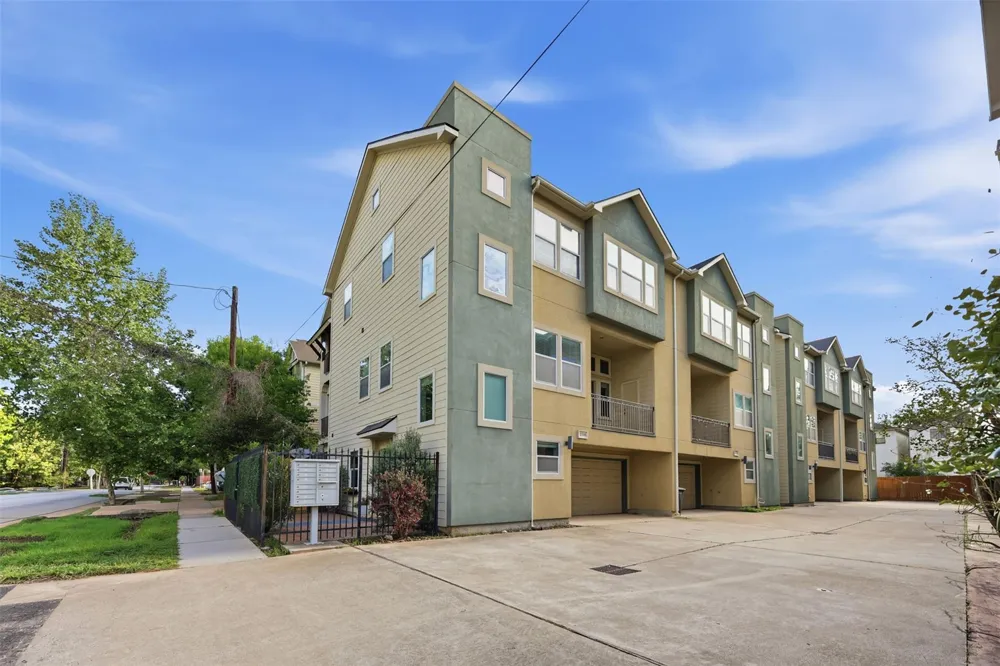 2316 Beall Street Houston, TX 77008