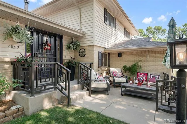 7649 S Cedar Circle Littleton, CO 80120