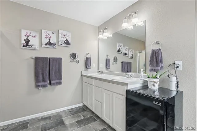 6047 Halifax Court Aurora, CO 80019