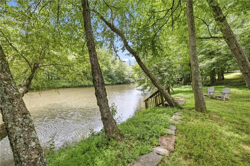 938 Waters Street W Clarkesville, GA 30523