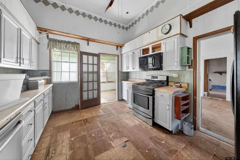 501 E Duval Street Troup, TX 75789