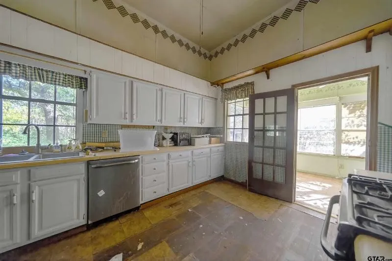 501 E Duval Street Troup, TX 75789