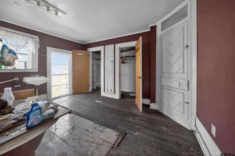 501 E Duval Street Troup, TX 75789