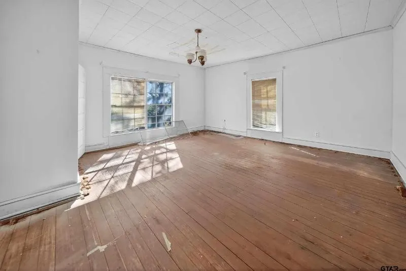 501 E Duval Street Troup, TX 75789