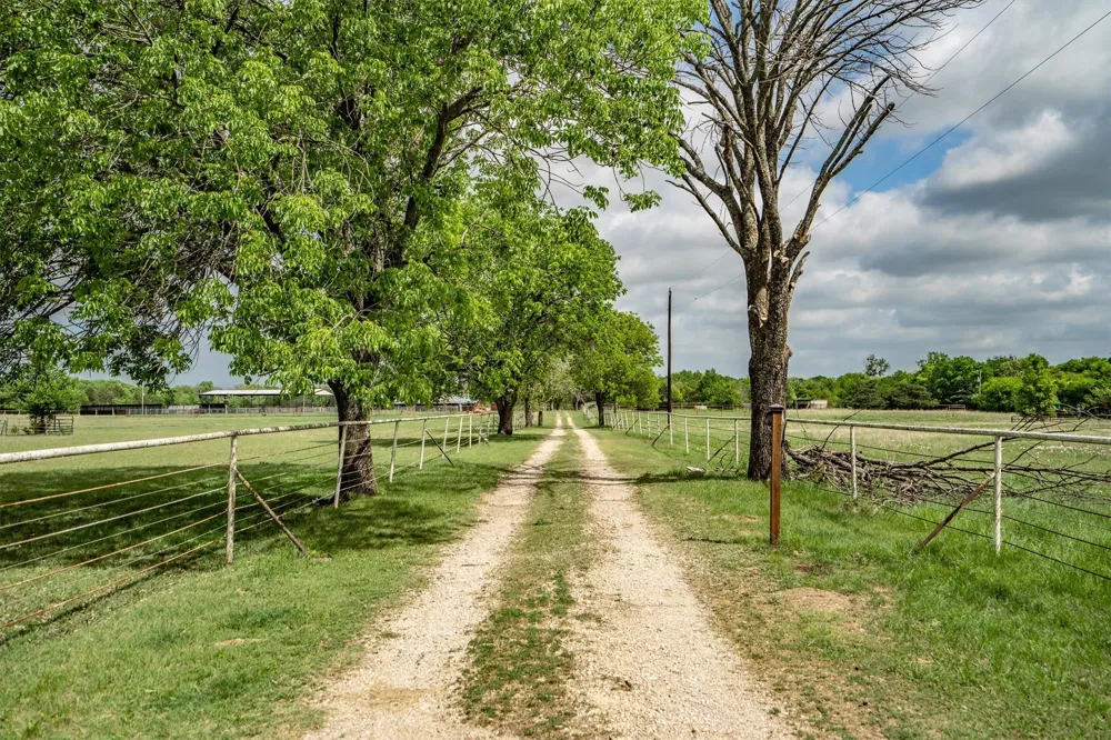 3135 County Road 427 Anna, TX 75409