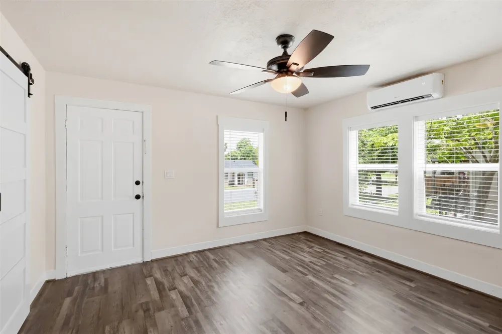 707 W Water Street Weatherford, TX 76086