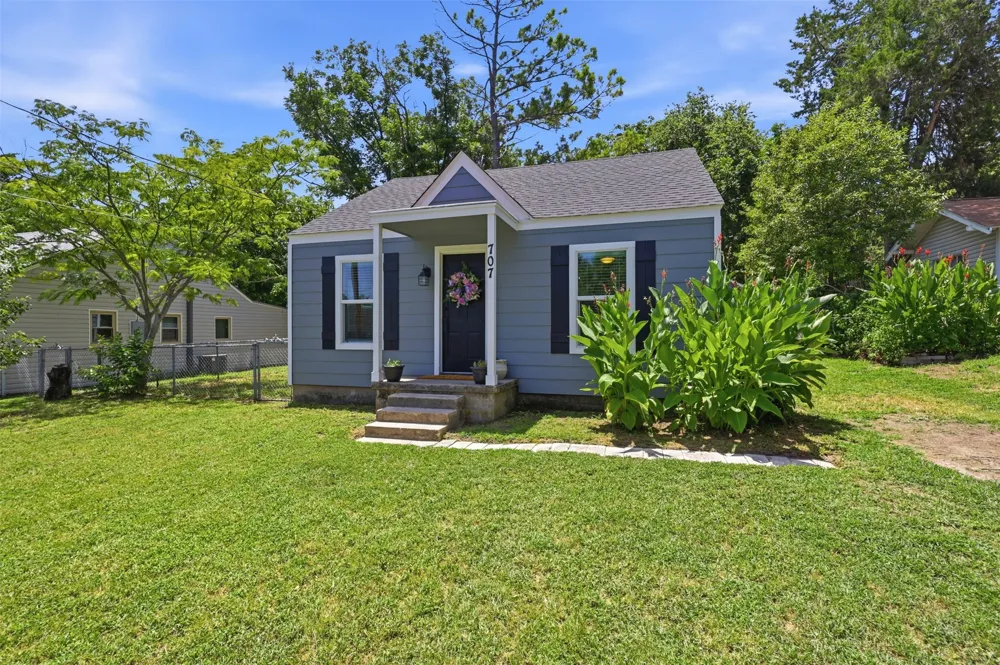 707 W Water Street Weatherford, TX 76086