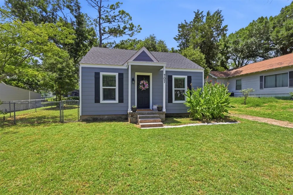 707 W Water Street Weatherford, TX 76086