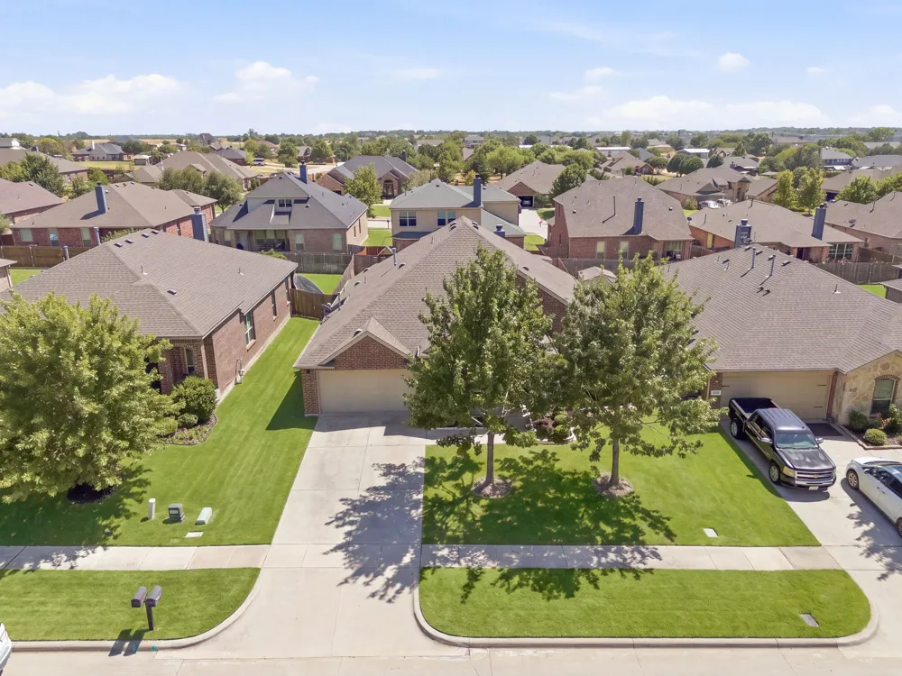 1425 Clayton Lane Celina, TX 75009