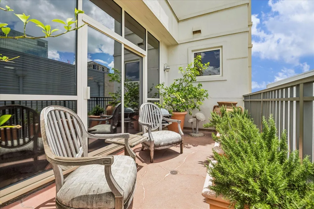 511 S Post Oak Lane #6D Houston, TX 77056