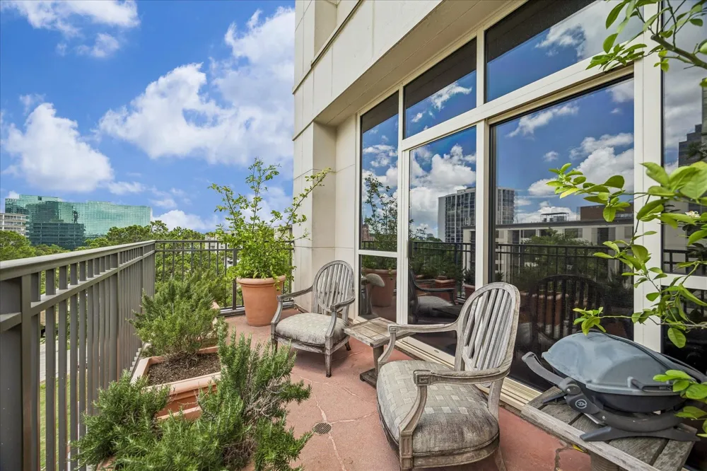 511 S Post Oak Lane #6D Houston, TX 77056