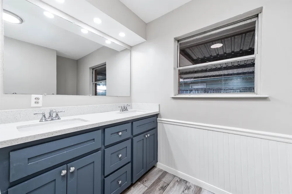 1033 S Booth Lane Alvin, TX 77511