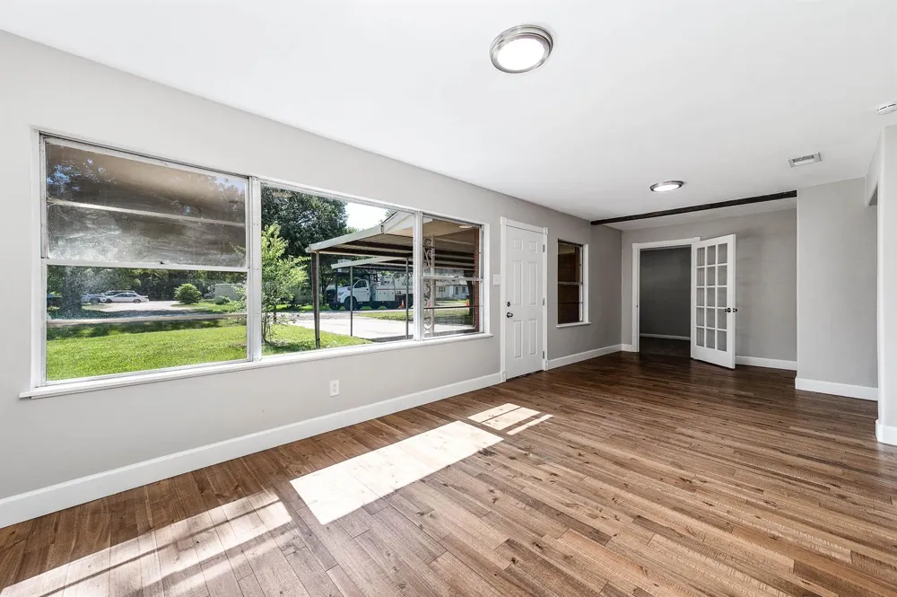 1033 S Booth Lane Alvin, TX 77511