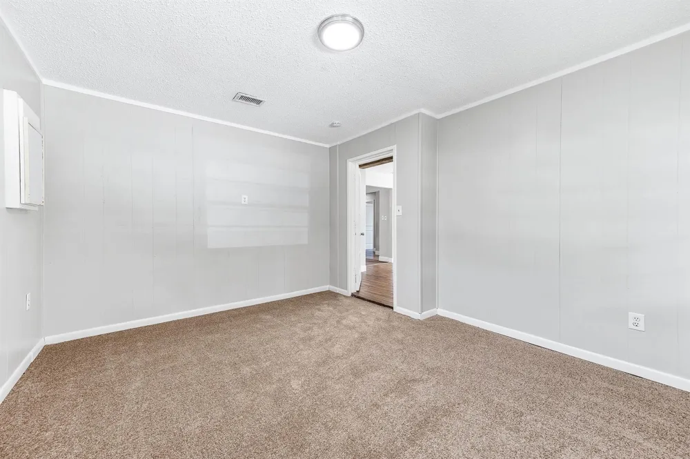 1033 S Booth Lane Alvin, TX 77511