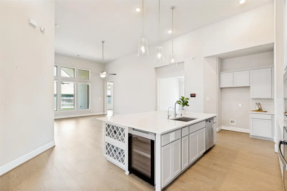 2723 Lakeside Shore Drive League City, TX 77573