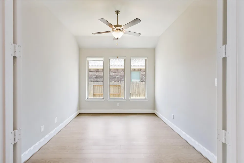 2723 Lakeside Shore Drive League City, TX 77573