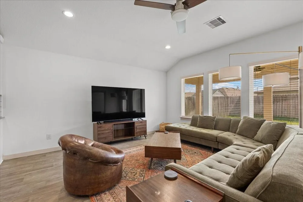 8207 Sugar Cane Lane Rosharon, TX 77583