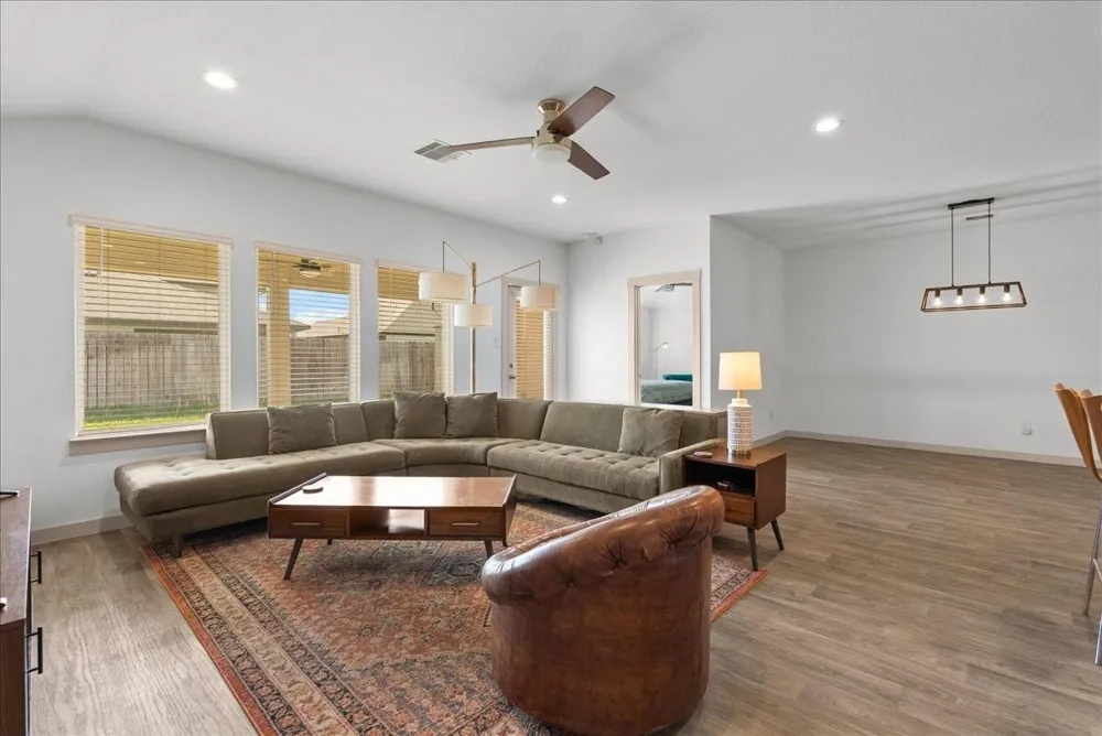 8207 Sugar Cane Lane Rosharon, TX 77583